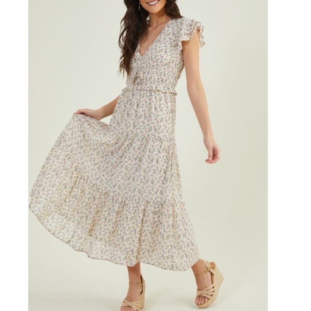 A bohemian floral midi dress featuring flutter sleeves, a V-neckline,Size M